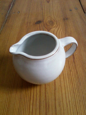 Bezeichnung: Milchkännchen<br>
Artikelnummer: MK2<br>
Höhe: 9 cm<br>
Durchmesser: 7 cm<br>
Preis: 18,00 €