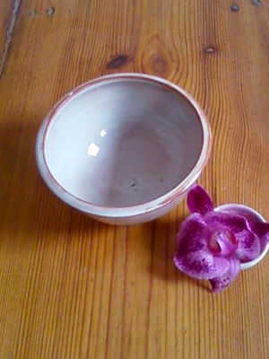 Bezeichnung: Schüssel<br>
Artikelnummer: S1<br>
Durchmesser: 12,5 cm<br>
Preis: 16,00 €