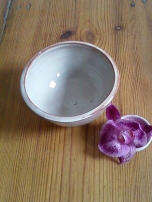 Bezeichnung: Schüssel<br>
Artikelnummer: S1<br>
Durchmesser: 12,5 cm<br>
Preis: 16,00 €